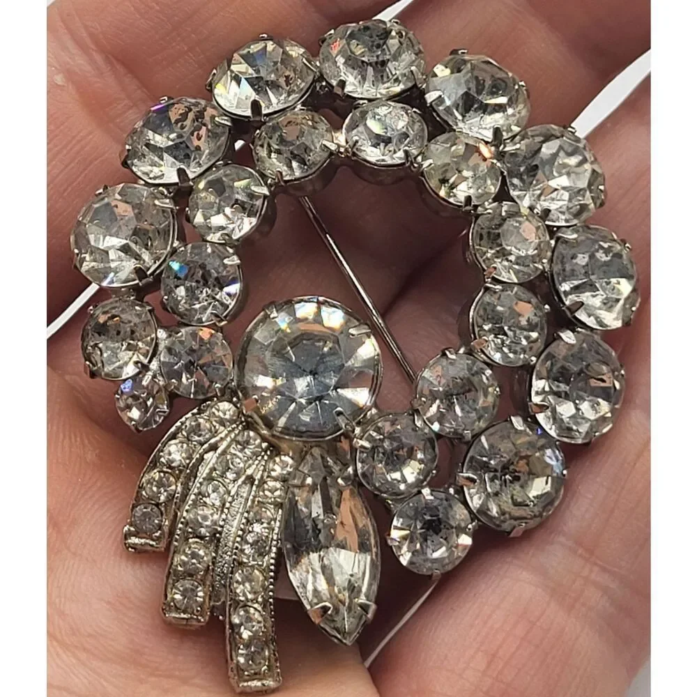 Vintage Weiss Mid-Century Clear Austrian Rhinestone Crystal Wreath Brooch 2in